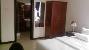 Pillowtop beds, in-room safe, desk, blackout drapes
