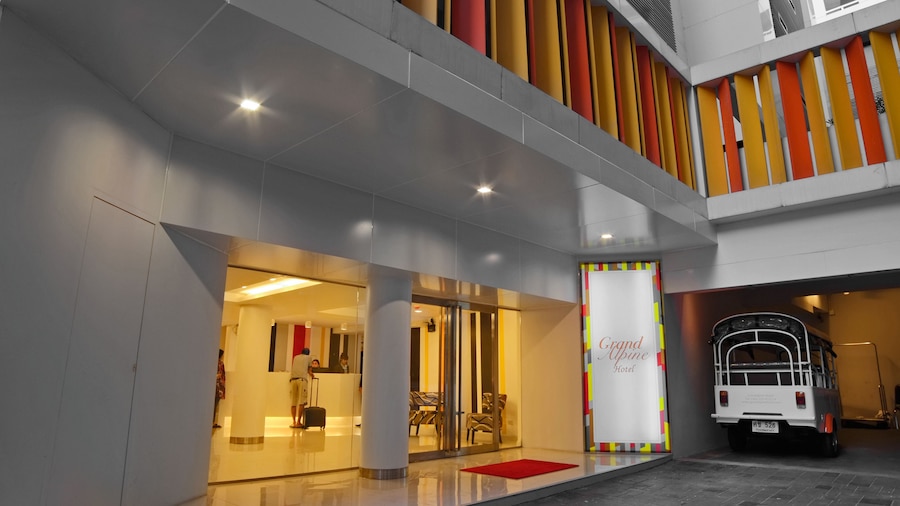 Alpine Suites Hotel