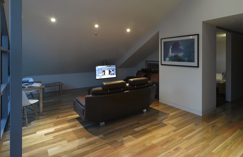 Salamanca Wharf Hotel