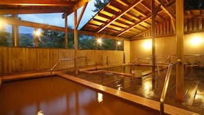 Outdoor spa bath