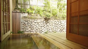 Outdoor spa bath