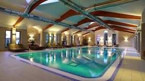5 piscinas cubiertas, 3 piscinas al aire libre, tumbonas