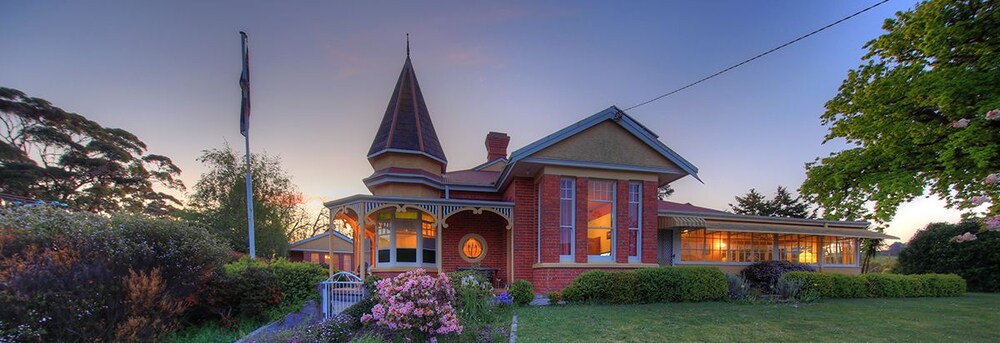 Front of property - evening/night, Alexandria Bed & Breakfast