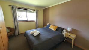 1 bedroom, premium bedding, free WiFi, linens