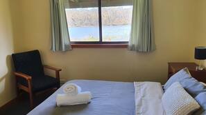 1 bedroom, premium bedding, free WiFi, linens