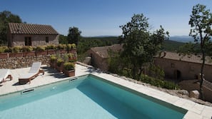Piscina stagionale all'aperto, una piscina in terrazza