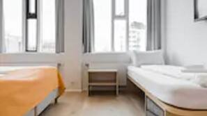 Hypo-allergenic bedding, in-room safe, individually decorated, desk