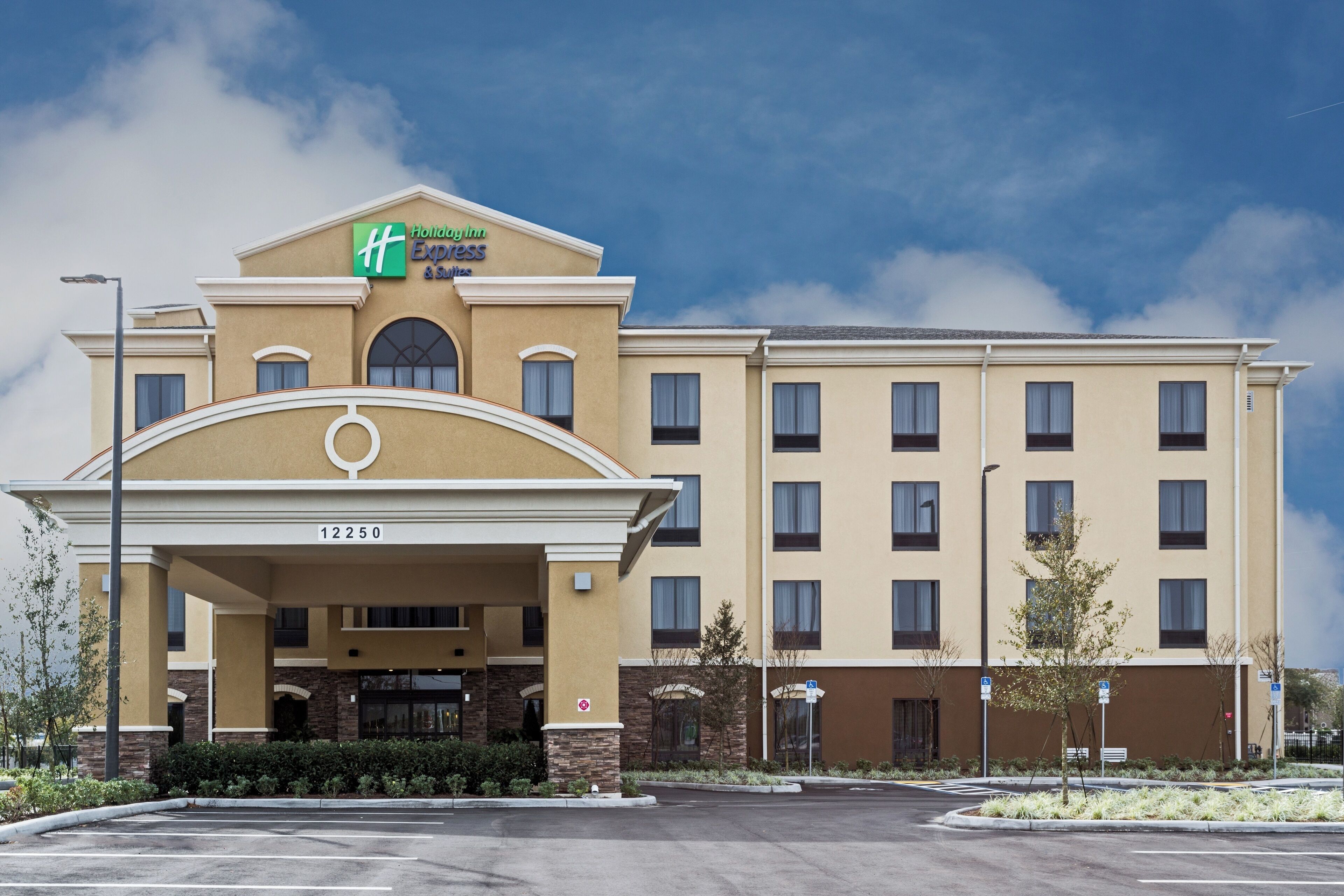 Holiday Inn Express Suites Orlando East Ucf Area In Orlando