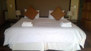 Minibar, in-room safe, free WiFi