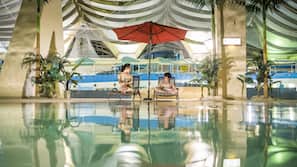 Kolam renang indoor