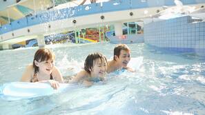 Kolam renang indoor