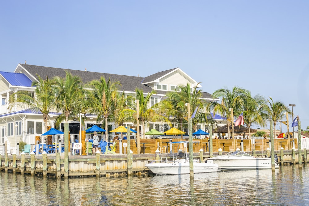 Fairfield Inn & Suites by Marriott Chincoteague Island Waterfront in