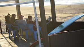 Una spiaggia nelle vicinanze, sabbia bianca, navetta per la spiaggia