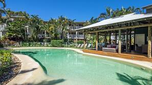 4 outdoor pools, open 7:30 AM to 9:00 PM, free pool cabanas