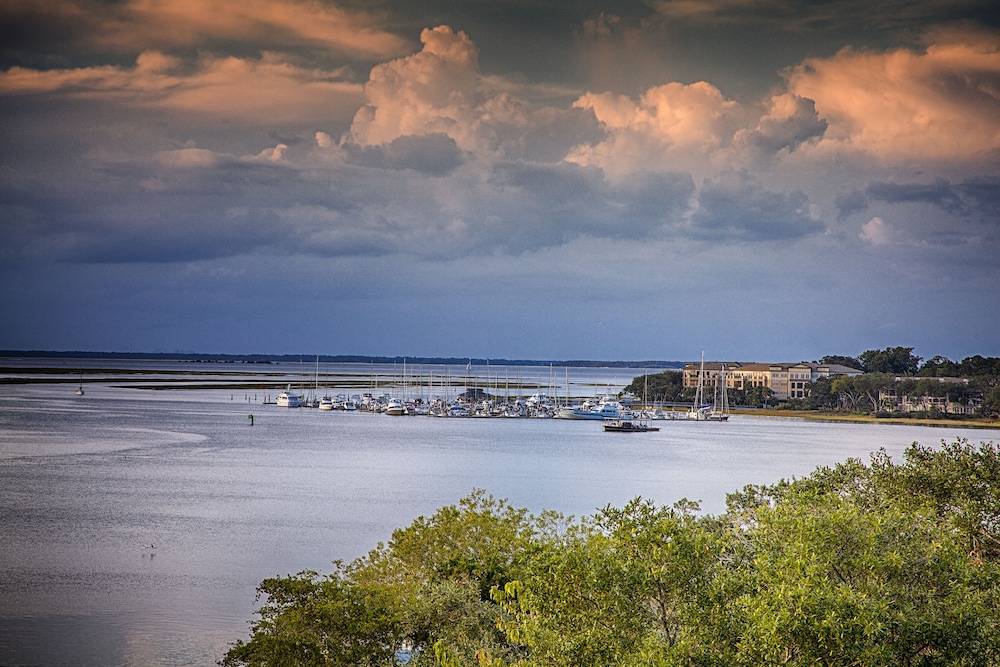 Bluewater Resort & Marina by Spinnaker Resorts in Hilton Head Island