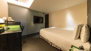 1 ห้องนอน, เครื่องนอนระดับพรีเมียม, ผ้านวมขนเป็ด, โต๊ะทำงาน