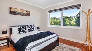 2 bedrooms, premium bedding, iron/ironing board, free cots/infant beds
