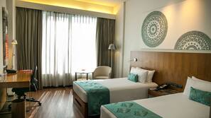 1 bedroom, Egyptian cotton sheets, premium bedding, down comforters