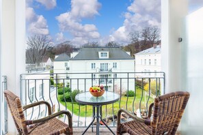 Comfort Double Room, Balcony | Minibar, in-room safe, free WiFi, bed sheets