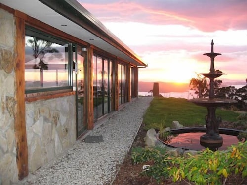 Woodbridge Hill Hideaway in Woodbridge, Australia