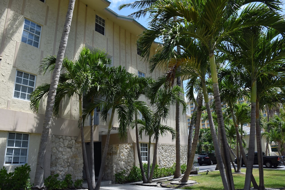 Interior entrance, Coral Reef at Key Biscayne