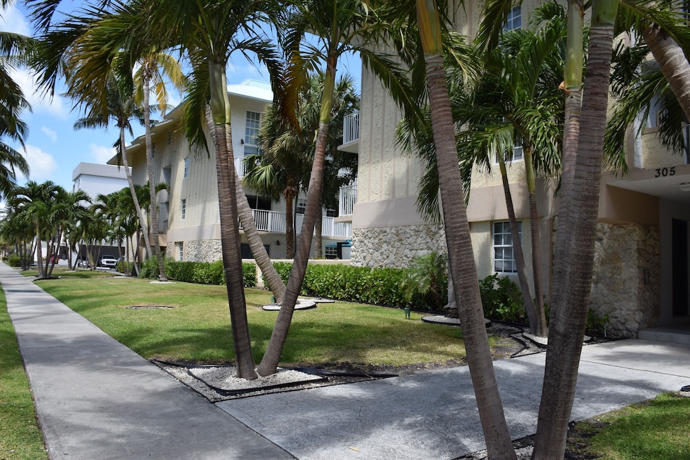 Front of property, Coral Reef at Key Biscayne