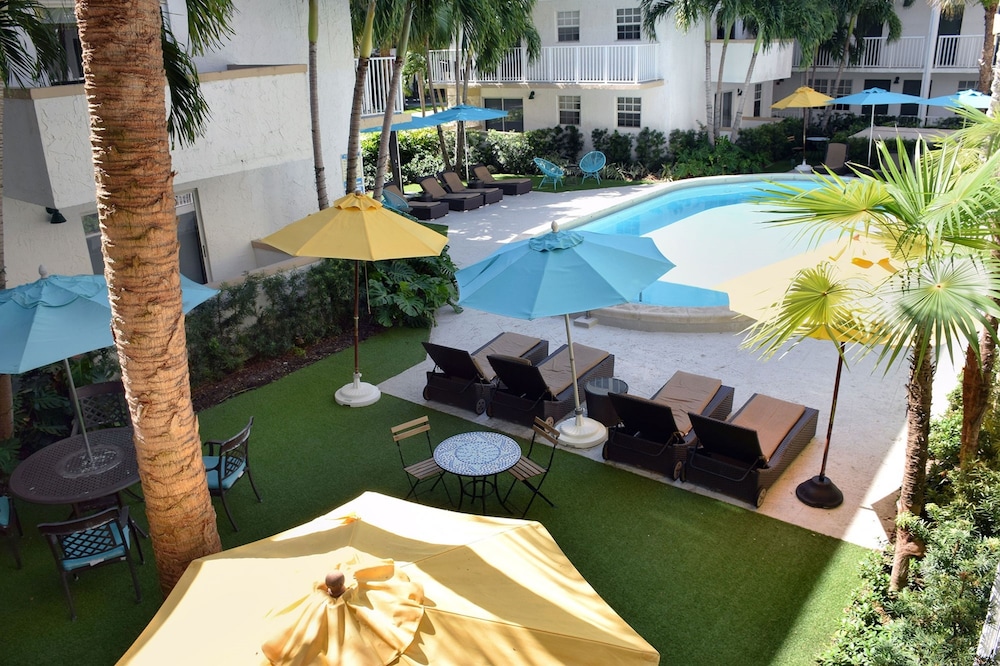 Outdoor pool, Coral Reef at Key Biscayne