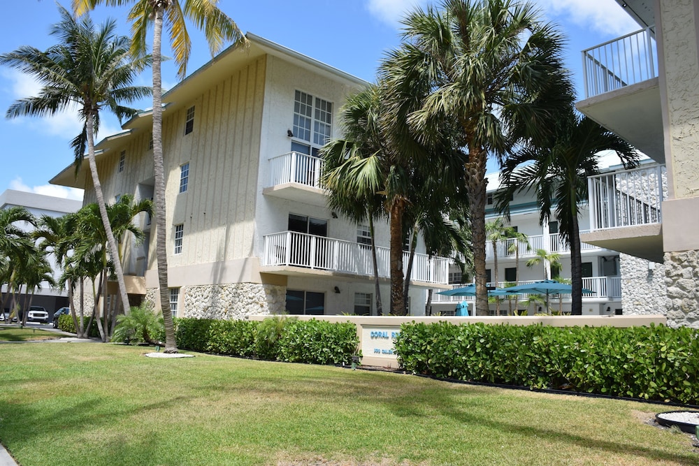 Property grounds, Coral Reef at Key Biscayne