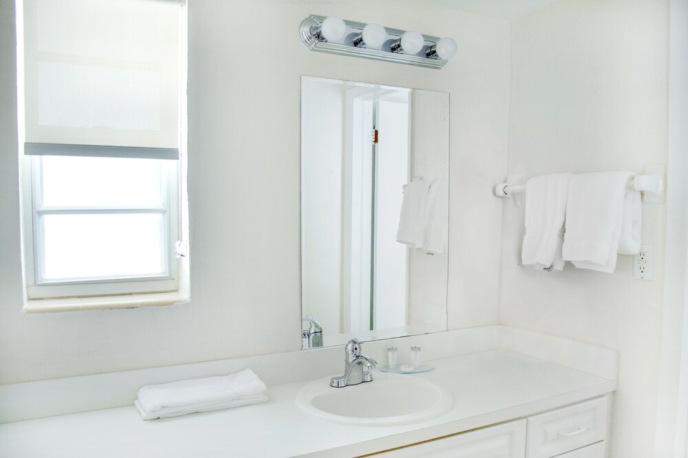 Bathroom, Coral Reef at Key Biscayne