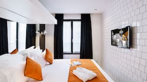 In-room safe, soundproofing, iron/ironing board, free WiFi