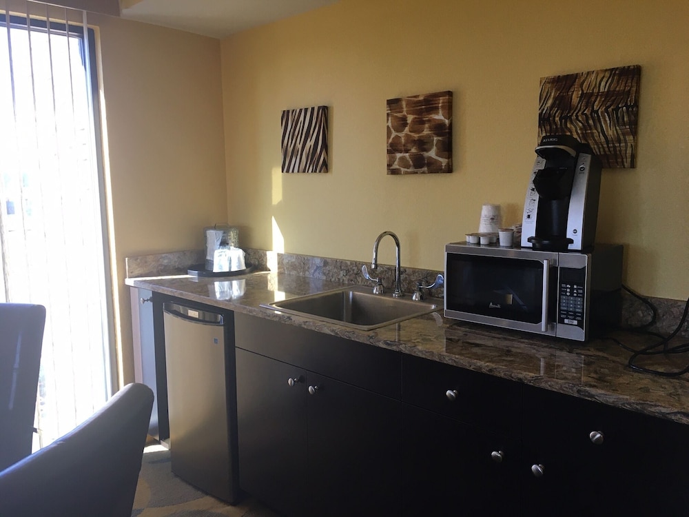 Marble Waters Hotel & Suites