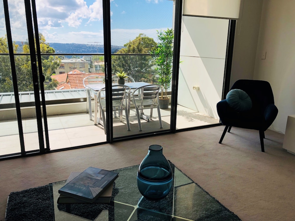 Wyndel Apartments - The Mint