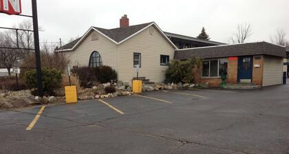 Cadet Motor Inn