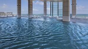 Seasonal outdoor pool, free cabanas, pool umbrellas