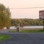 Top 10 Closest Hotels To Mille Roches Island Beach In South Stormont Lion Motel