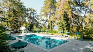 Indoor pool, seasonal outdoor pool, pool umbrellas, sun loungers