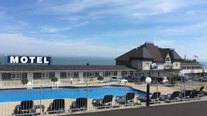 Piscine extérieure (ouverte en saison)