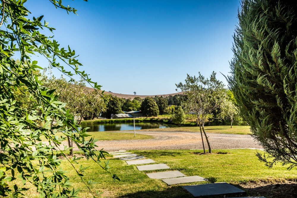 Garden, De'Vine Escape