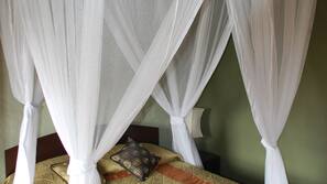 Coffre-forts dans les chambres, bureau, lits bébé (gratuits)