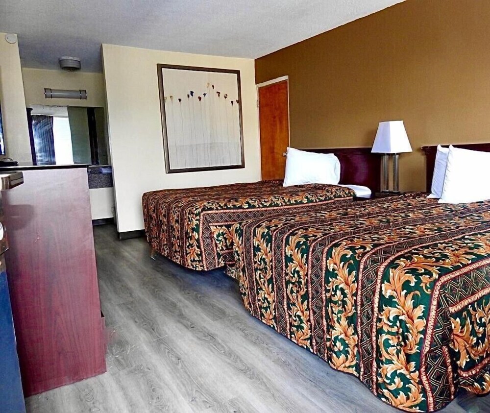 Holiday Lodge Virginia in Pearisburg Best Rates & Deals on Orbitz