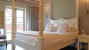 Desk, laptop workspace, iron/ironing board, free WiFi