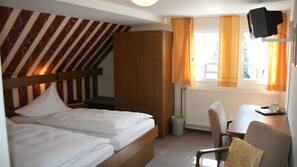 Couette en duvet d'oie, coffre-forts dans les chambres, bureau