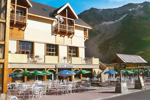 Hôtel Des Glaciers in Le Monêtier-les-Bains, France