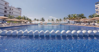 Grand Residences Riviera Cancún, a Registry Collection Hotel