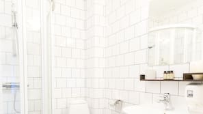 Een douche, gratis toiletartikelen