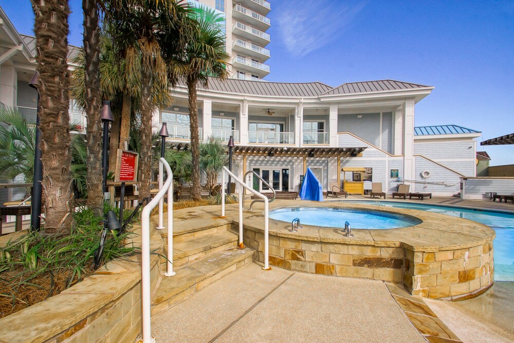 Outdoor spa tub, Margaritaville Resort Casino