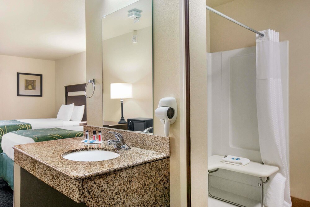 Bathroom, Travelodge by Wyndham Livonia