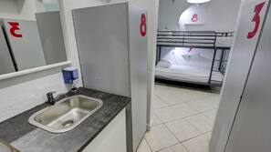 Zimmersafe, individuell dekoriert, Verdunkelungsvorhänge