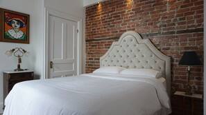 Premium bedding, individually decorated, individually furnished, desk
