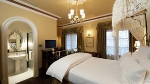 Premium bedding, in-room safe, individually decorated